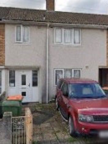 Modern Three-Bedroom House with Private Driveway & Large Rear Garden – Custom House, E16