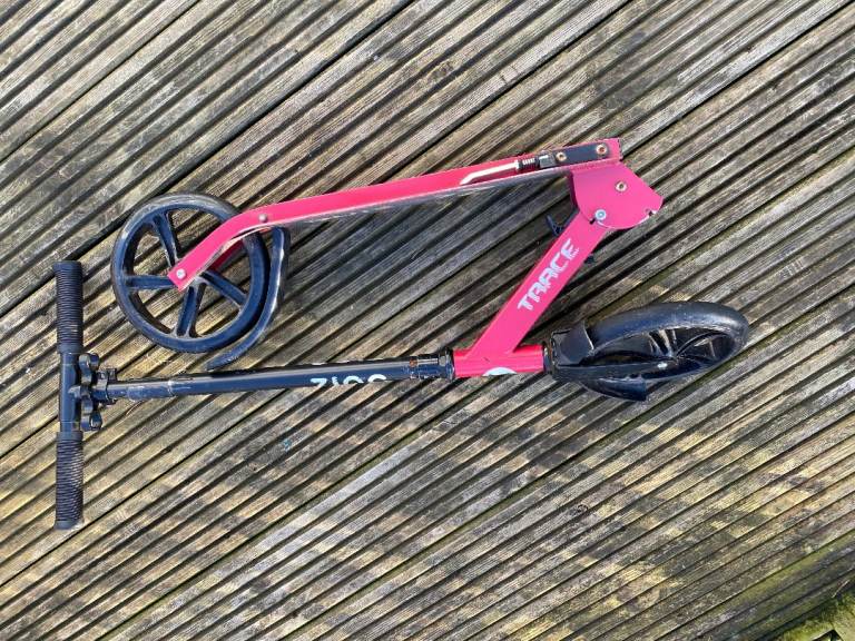 🛴 Zinc Scooter – Very Good Condition – £20