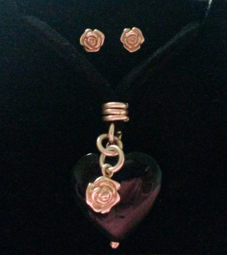 Onyx gemstone necklace with silver rose pendant & silver rose stud earrings 