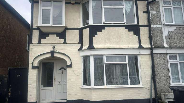 Spacious 3 Bedroom House With 2 Reception Available To Let On Huxley Drive Romford (RM6 4RJ)