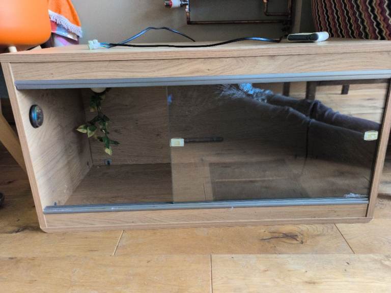Vivarium 2 ft 6 inches. 