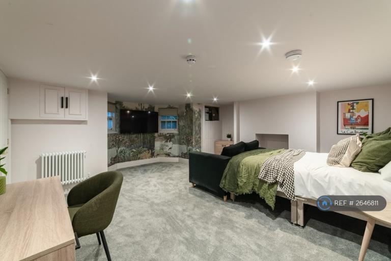 1 bedroom flat in Bushell Place, Preston, PR1 (1 bed) (#2646811)