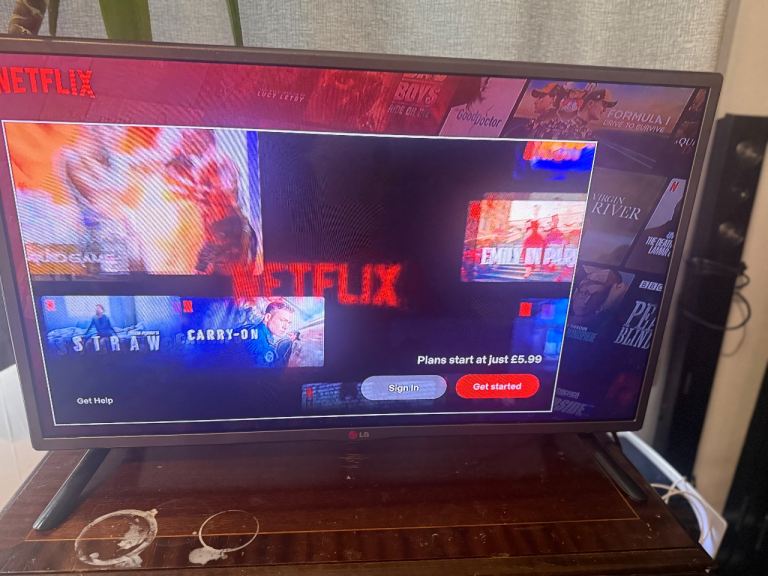 Preloved SMART TV brand LG 32LY330C 32" LED-backlit LCD TV - HD 