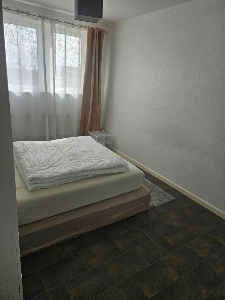 Room near harbour side, view of the ss great Britain. 6 minute Bristol city centre.  £175 per week. 