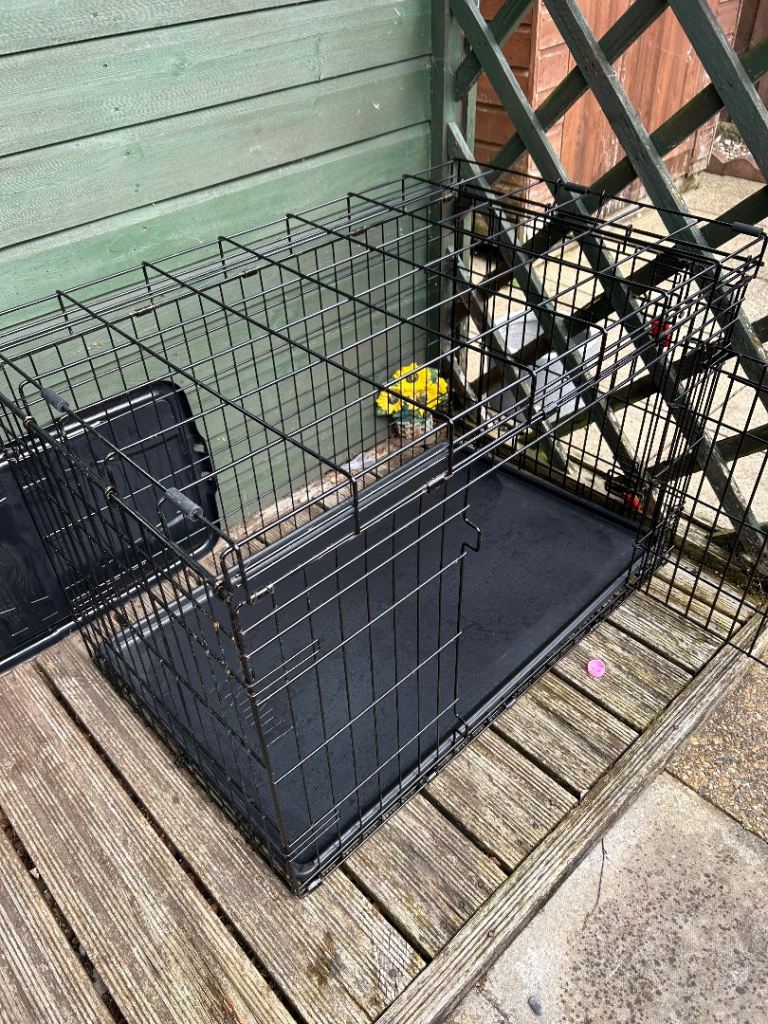 Dog grate with comfy floor cover 