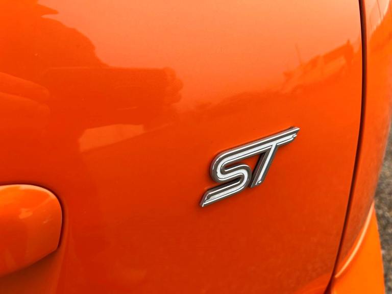 FORD FOCUS 2.5 ST * LOW MILEAGE * FRESH IMPORT *