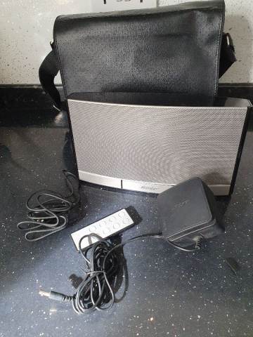 Bose SoundDock Portable Digital Music System with Carry Bag N123