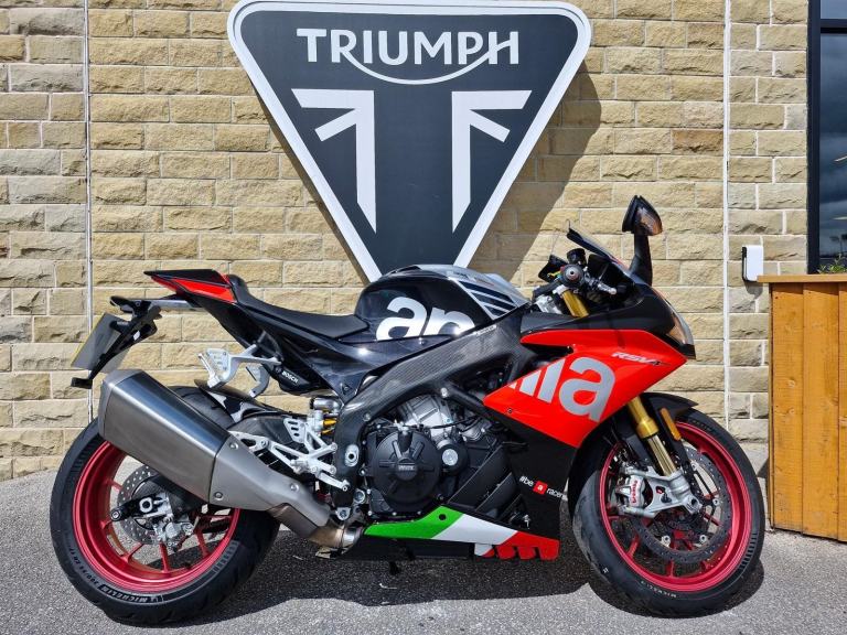 2018 Aprilia RSV4 1000 RF - Low mileage and in stunning condition
