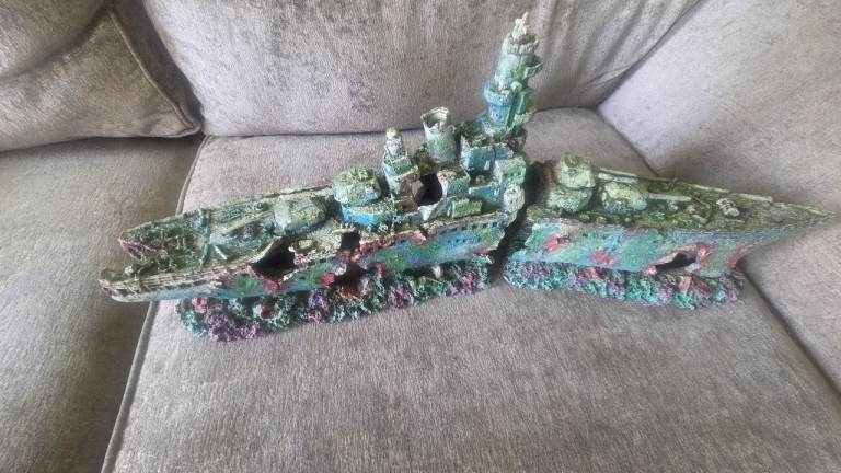 Ship wreck aquarium centre piece