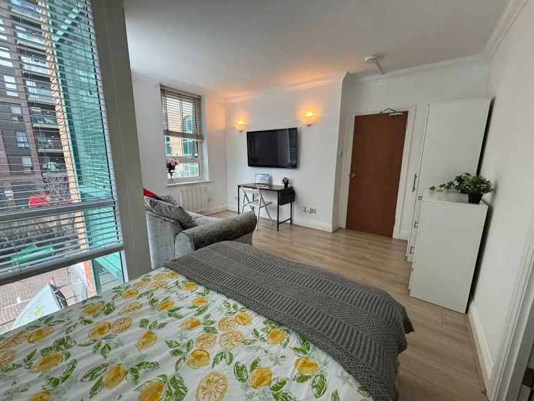 BRIGHT DOUBLE ROOM TO RENT IN MANOR HOUSE - AVAILABLE NOW 🌟