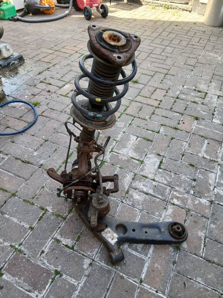 Kia ceed mk2 driver side suspension leg 