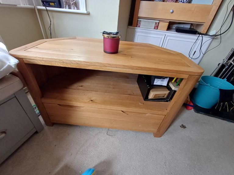 Solid Oak Furnitureland Romsey  Corner TV Unit with Storage – Good Condition