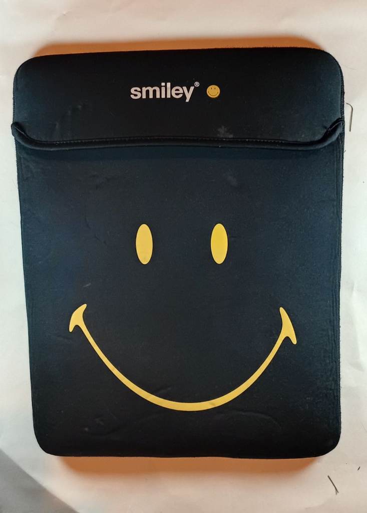 Laptop Smiley Reversible Case Cover Size 15.5inchs X 11.5inchs Black & Yellow Great Condition