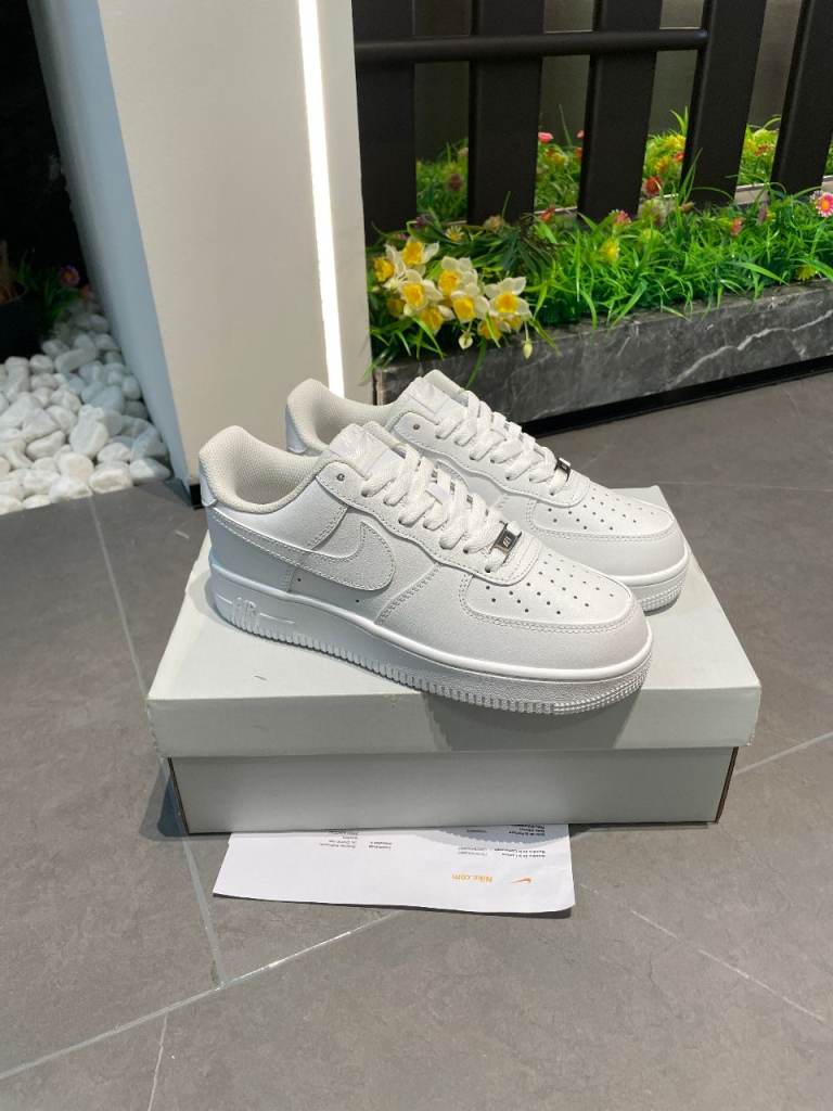 Nike Air Force 1 Low '07 White Size 9.5