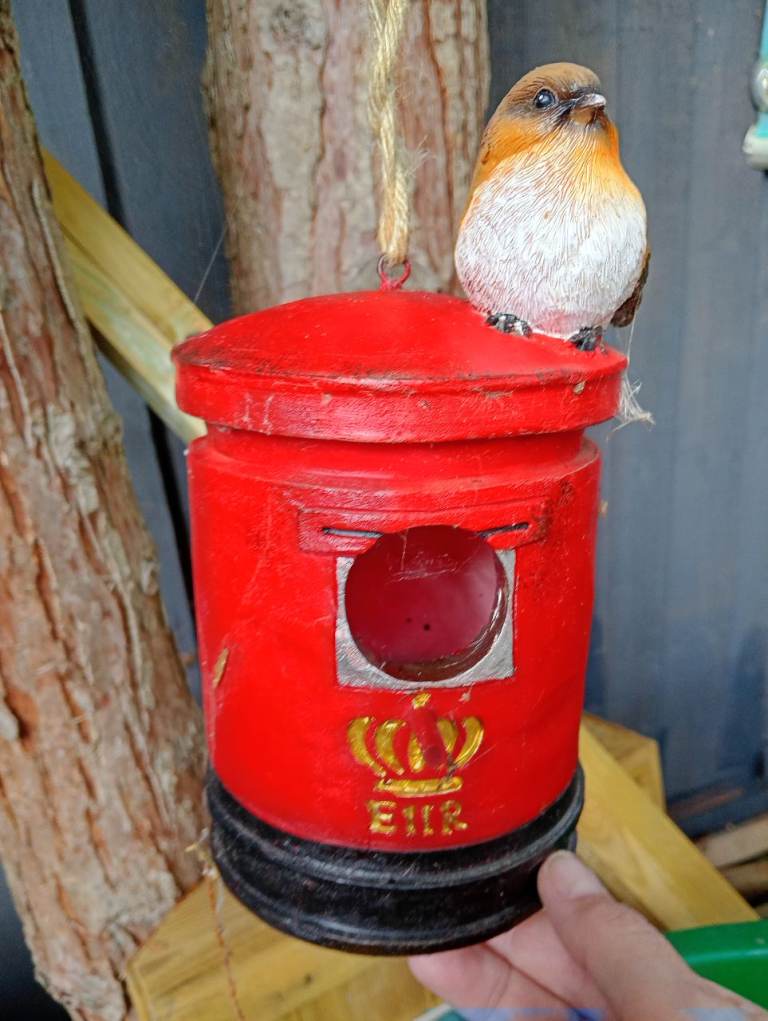 Cute Robin Birdhouse / Post Box Garden Ornament