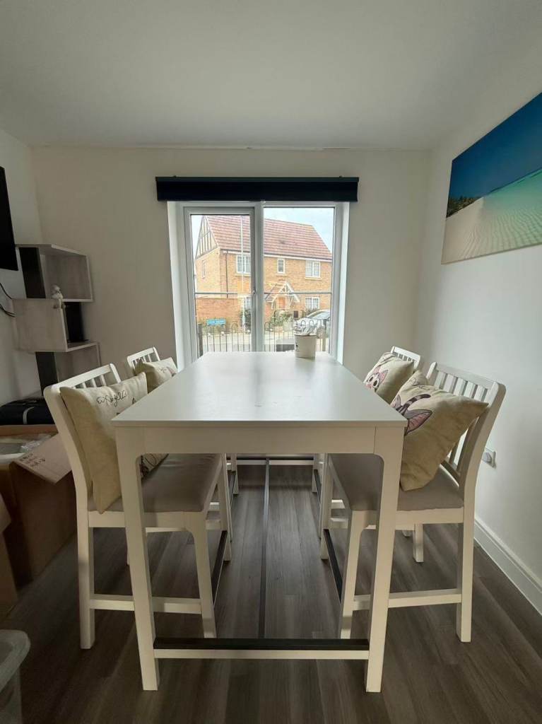 White Bar Table & 4 Chairs Set – Excellent Condition – Dining / Kitchen Set