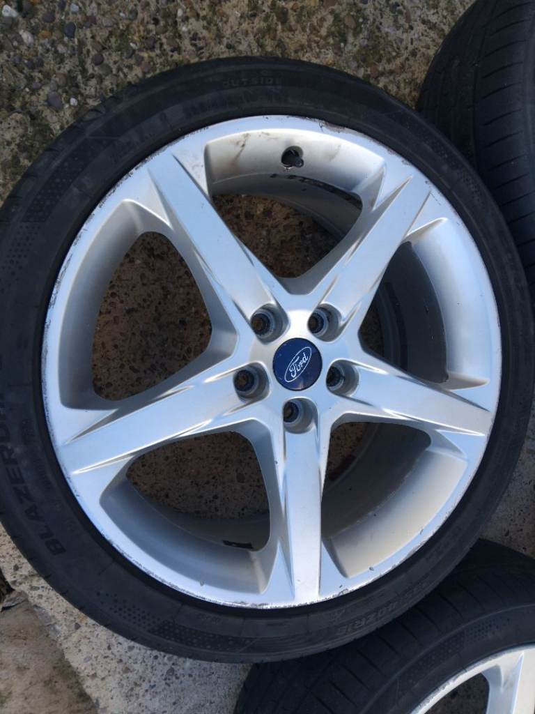 18" FORD FOCUS MONDEO CONNECT ALLOY WHEELS & AS NEW MATCHING 235/40/R18 TYRES 
