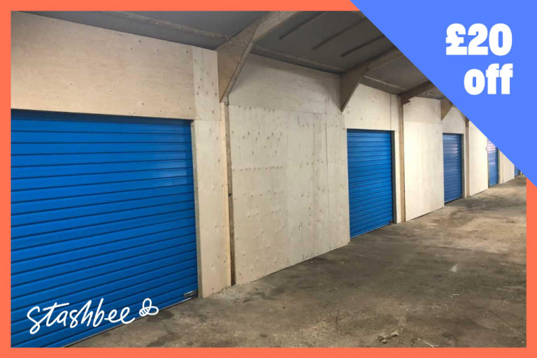 BRILLIANT 291 ft² lock-up to rent in Sturminster Newton (DT10)