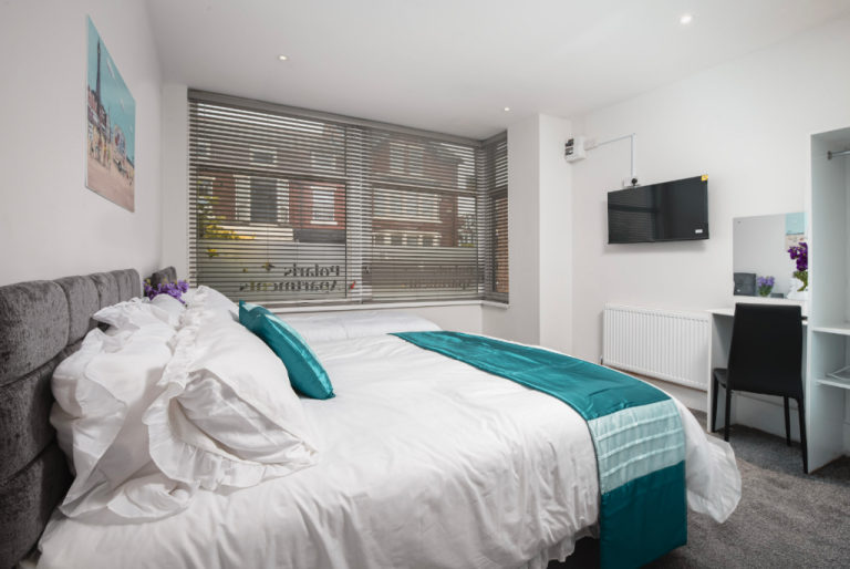   Available  39 Banks Street, No Bills No Deposit, FY1 2AR