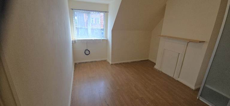 Double bedroom on Watling Avenue HA8 