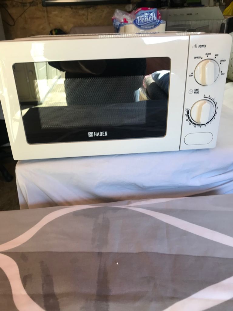 Hayden700w microwave oven still new condition £15