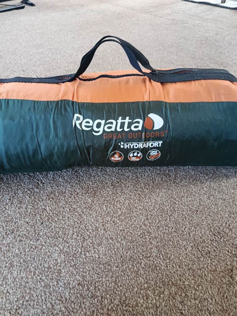Regatta Hydrafort 4 Person Tent, 2single sleeping bags, Good Condition