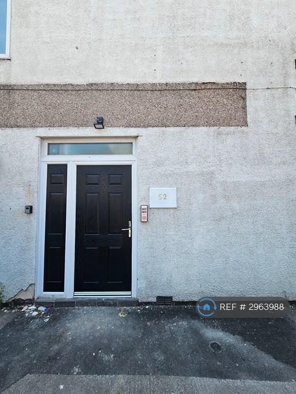 2 bedroom flat in Church St, Leigh, WN7 (2 bed) (#2963988)