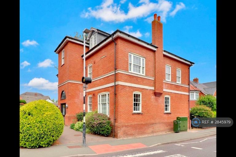 2 bedroom flat in Bridge Road, Hunton Bridge, Kings Langley, WD4 (2 bed) (#2845979)