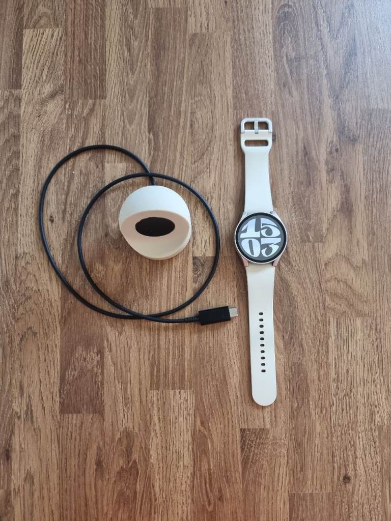 Samsung Galaxy Watch 6 (40mm, GPS) – w/ Charger, Stand & Screen Protector