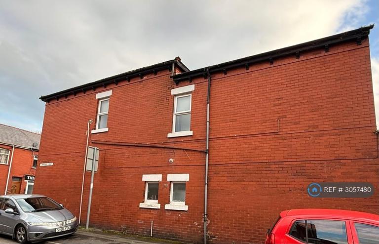 2 bedroom flat in Plungington Road, Fulwood, Preston, PR2 (2 bed) (#3057480)