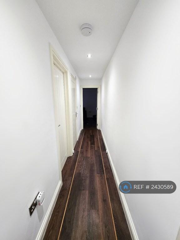 1 bedroom flat in Connaught Towers, Thornton Heath, CR7 (1 bed) (#2430589)