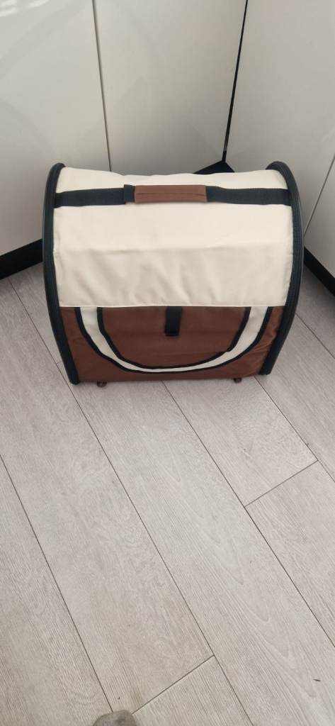 Pet carrier 