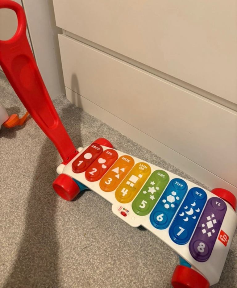 Pull along xylophone musical lights up 