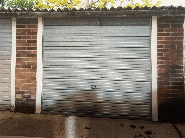 Bracknell Garage To Rent 