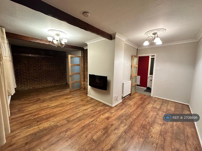 3 bedroom house in Raynville Close, Leeds, LS13 (3 bed) (#2708696)