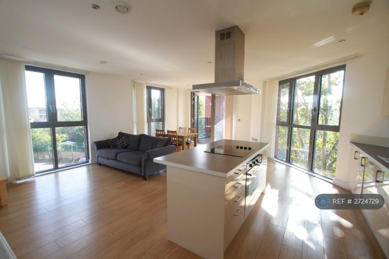 3 bedroom flat in Dower Court, London, SE16 (3 bed) (#2724729)