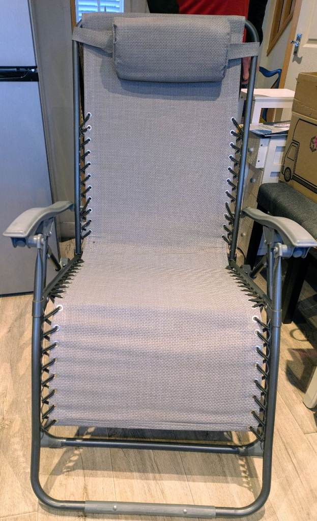 Reclining garden chairs / sun loungers / as new £30 for both 