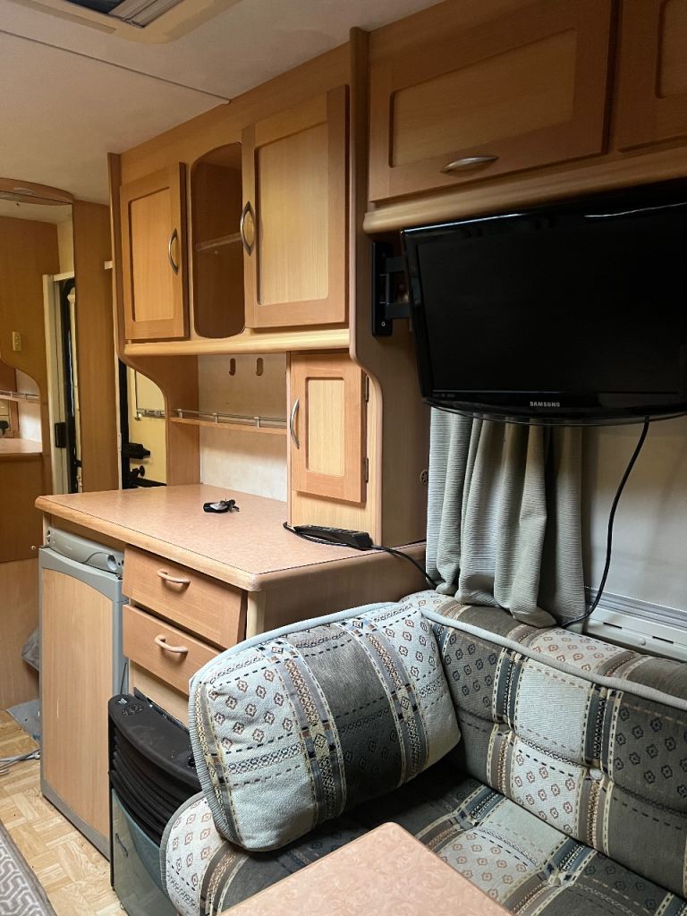 Elddis Hurricane with awning. Can deliver.