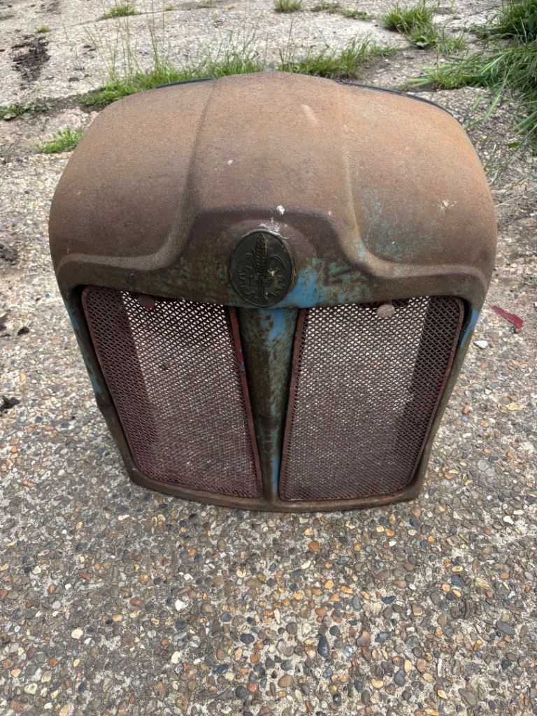 Early lead seal fordson Major nose cone