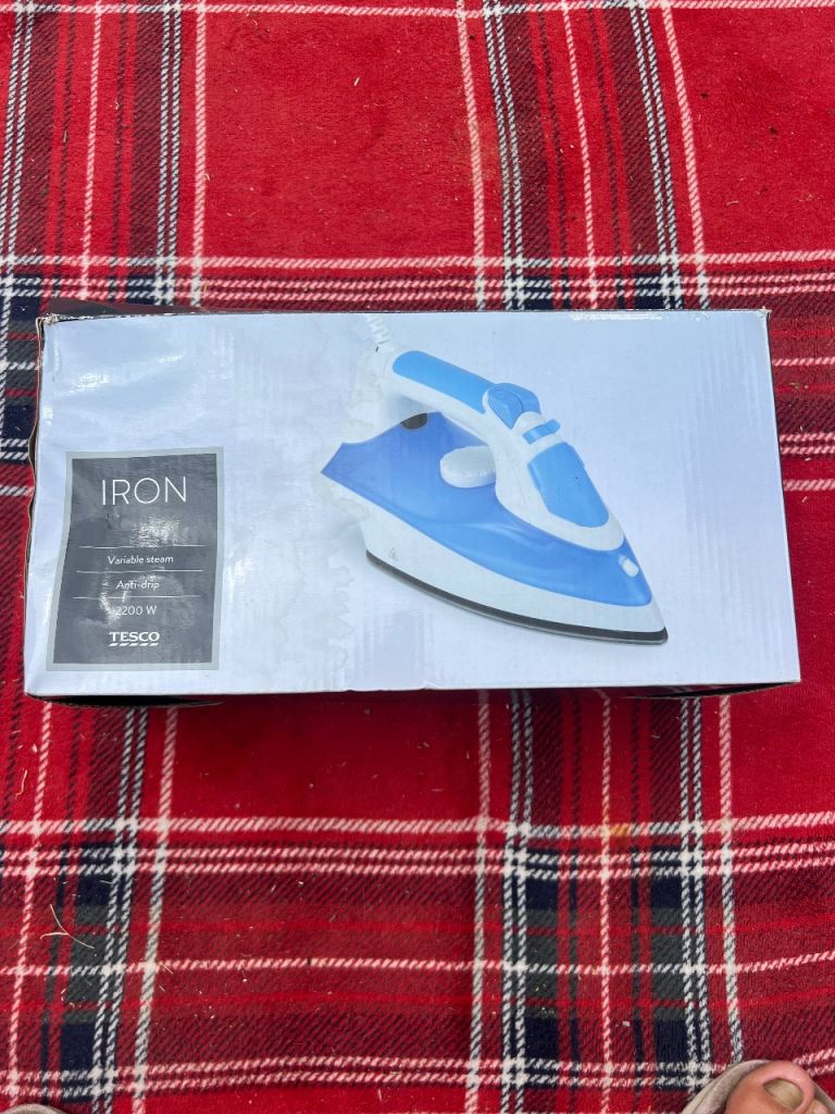 TESCO Steam Iron IR2214 – Brand New in Box
