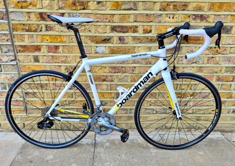 Cboardman comp 3xai carbon fibre road bike LG frame 