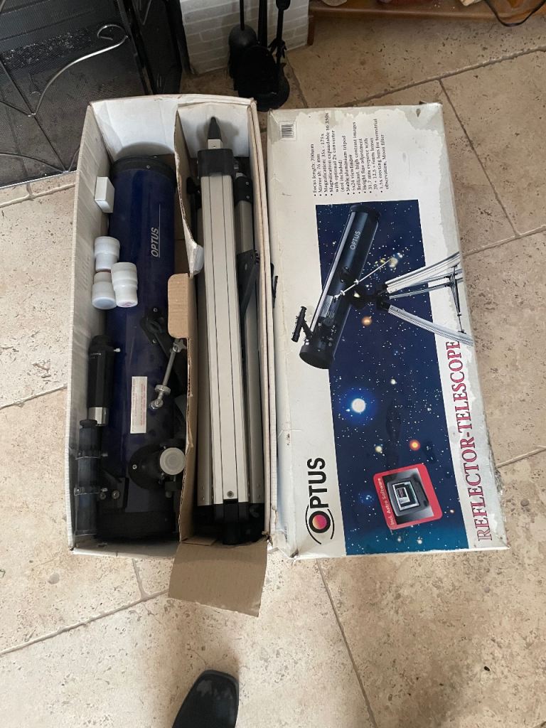 Optus reflector telescope 