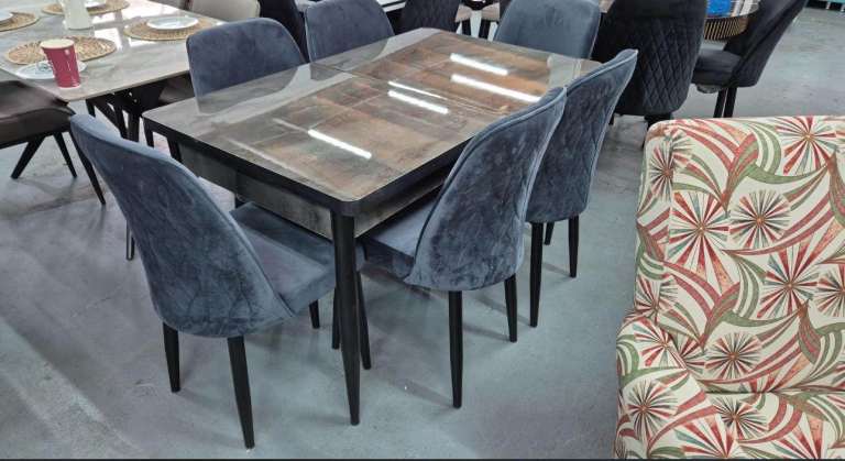 High gloss wooden extendable dining set