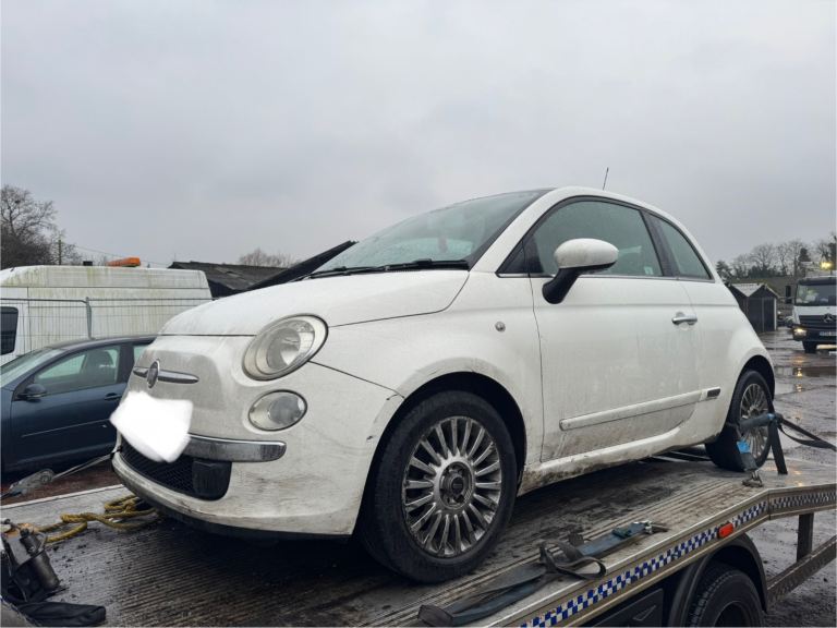 Fiat 500 lounge 1.2 2009 white BREAKING FOR PARTS 