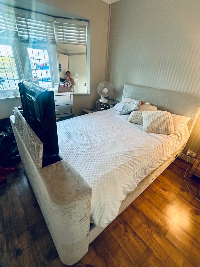 Silver crushed velvet Double TV Bed  Good Condition