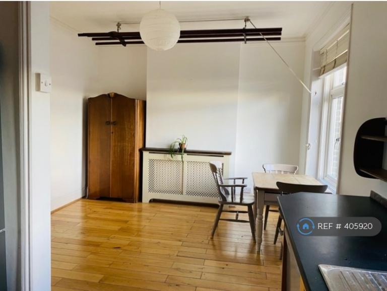 2 bedroom flat in Cavendish Road, London, N4 (2 bed) (#405920)