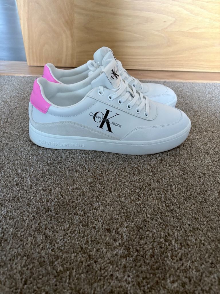 Women’s Calvin Klein White trainers with pink detail - size uk 7