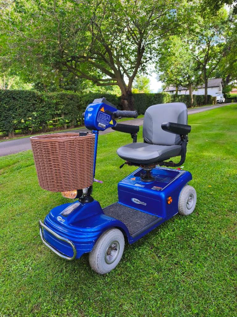 Eden 4mph medium sized mobility scooter. Local delivery available 