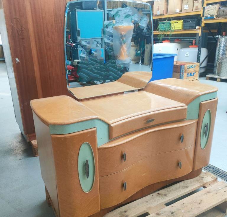Dressing table 