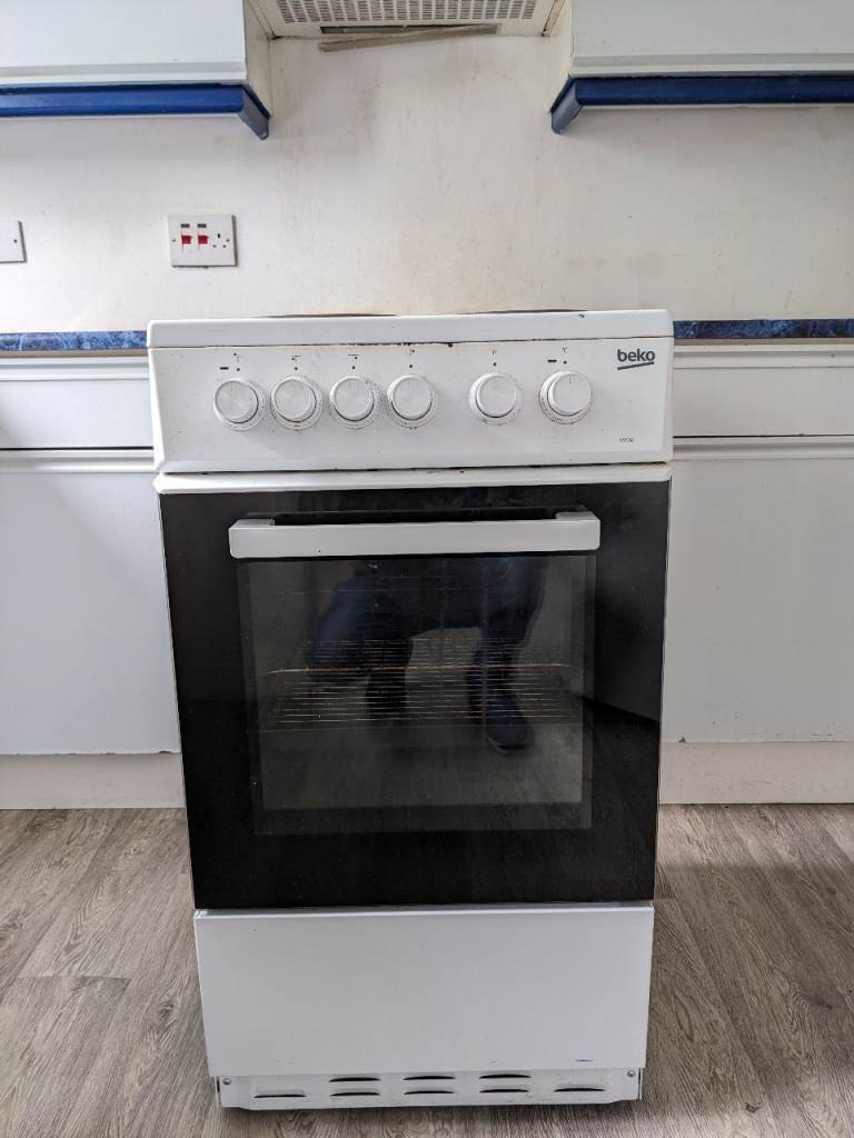 Beko KS530W 50cm Wide Single Oven Electric Cooker with Solid Plate Hob – White – A Rated